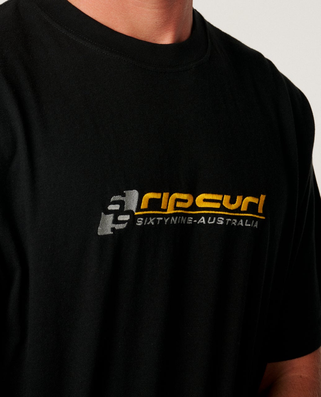 RIP CURL ARCHIVE 69 EMBROID TEE BLACK
