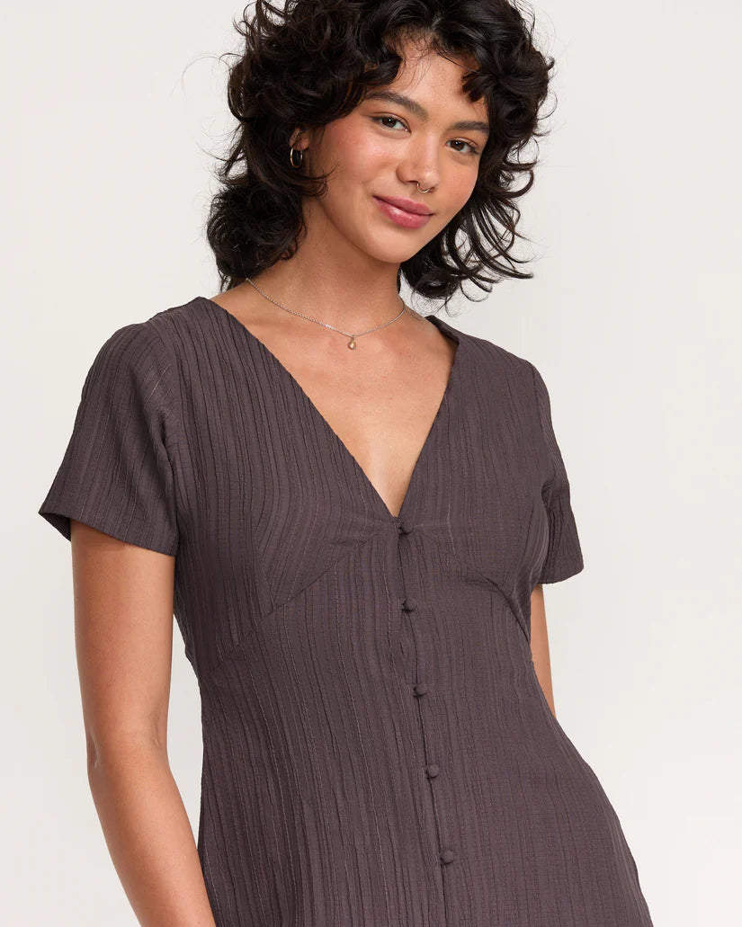 RVCA W UNDERSTATED MIDI DRESS 