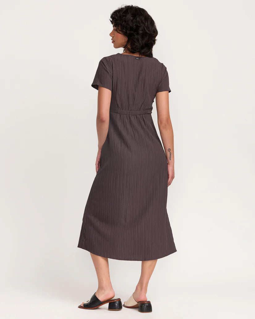 RVCA W UNDERSTATED MIDI DRESS 
