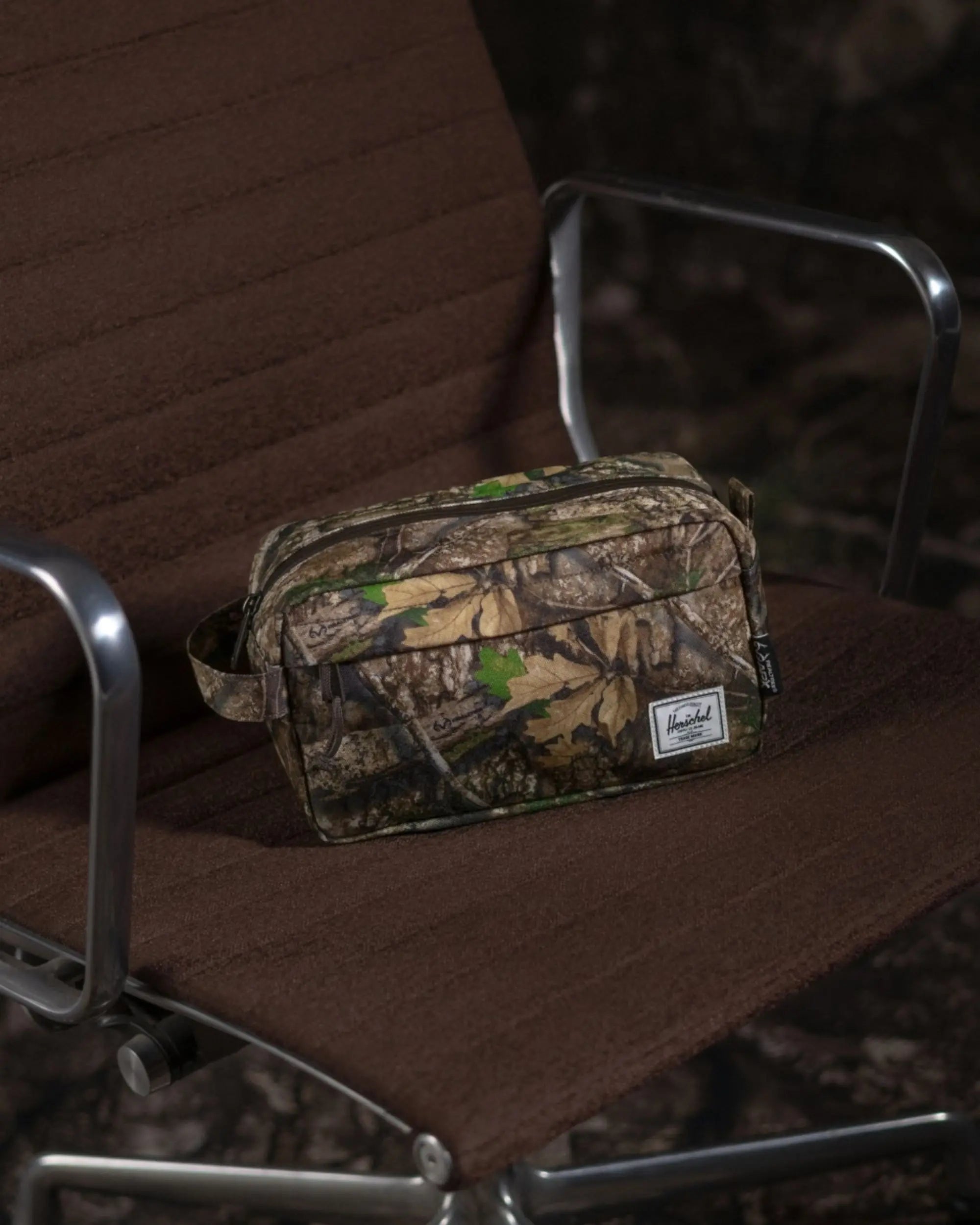 HERSCHEL REALTREE CHAPTER TRAVEL KIT