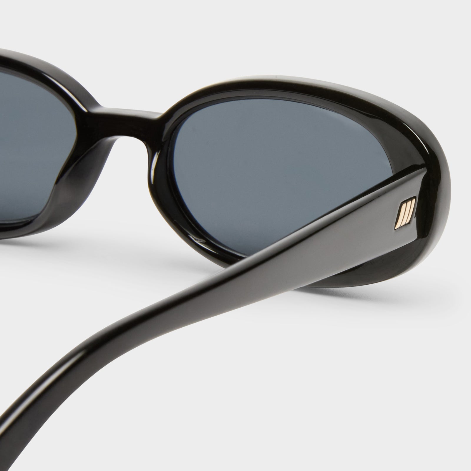 LE SPECS OUTTA LOVE
