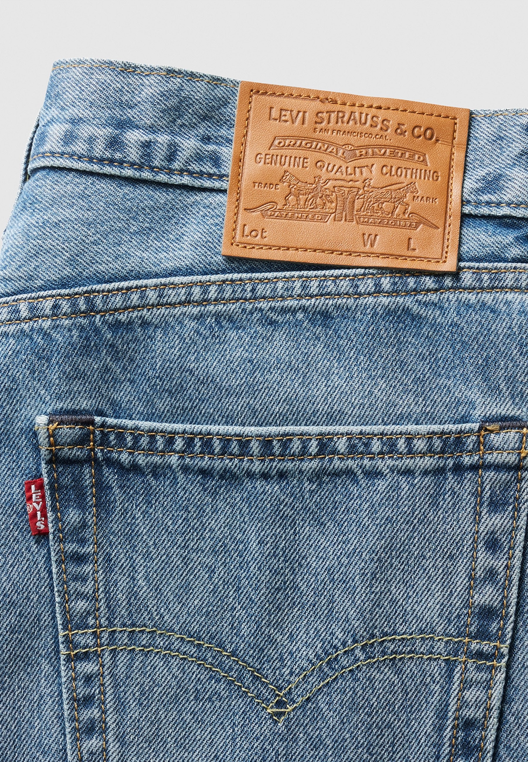 LEVI'S 478 BAGGY SHORTS