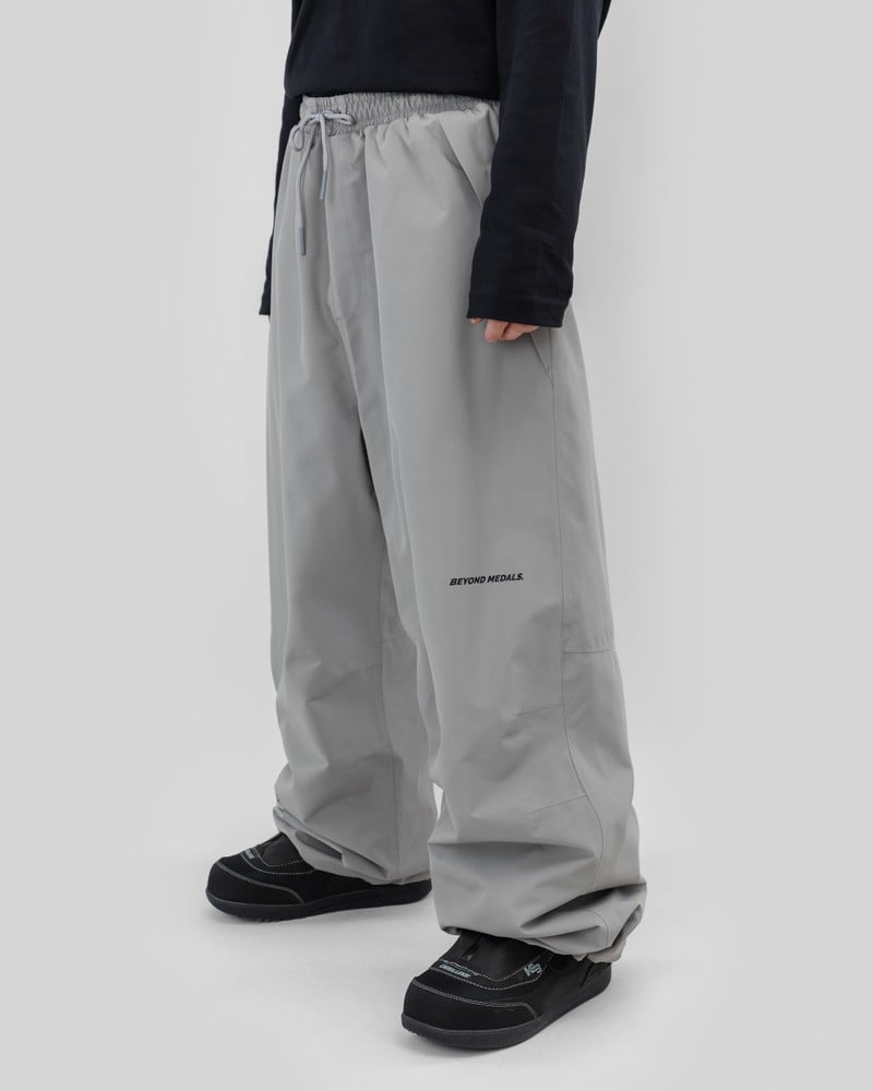 BEYOND MEDALS PARK PANT