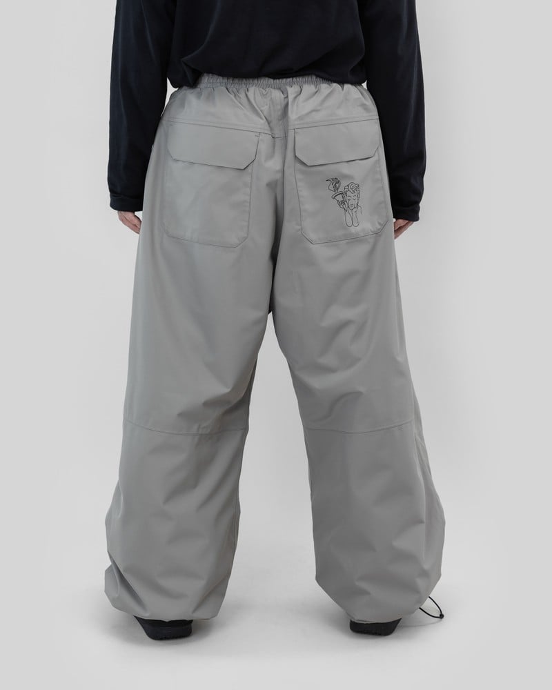 BEYOND MEDALS PARK PANT