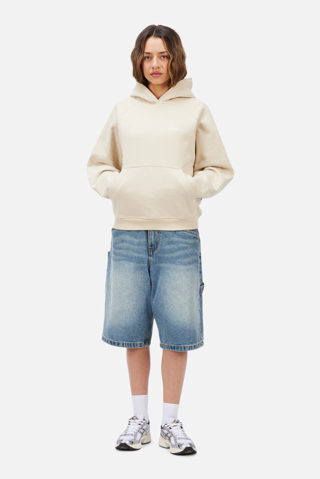 DIME Classic Small Logo Hoodie Fog — porté 1