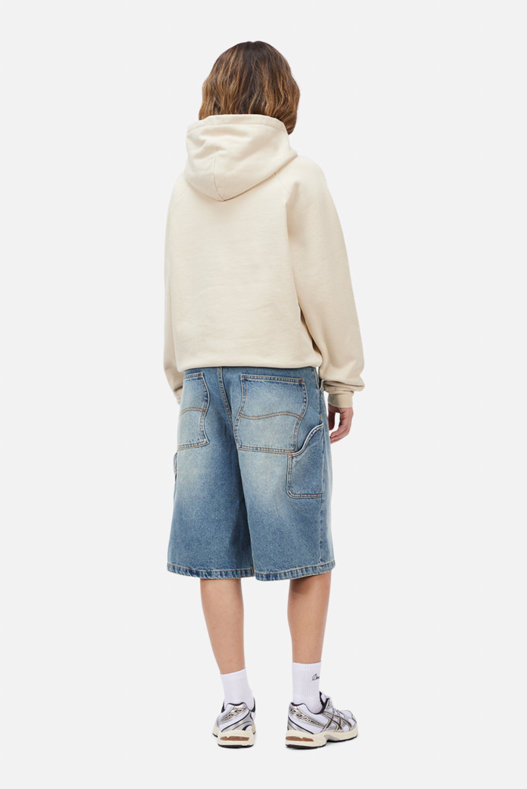 DIME Classic Small Logo Hoodie Fog — porté 3