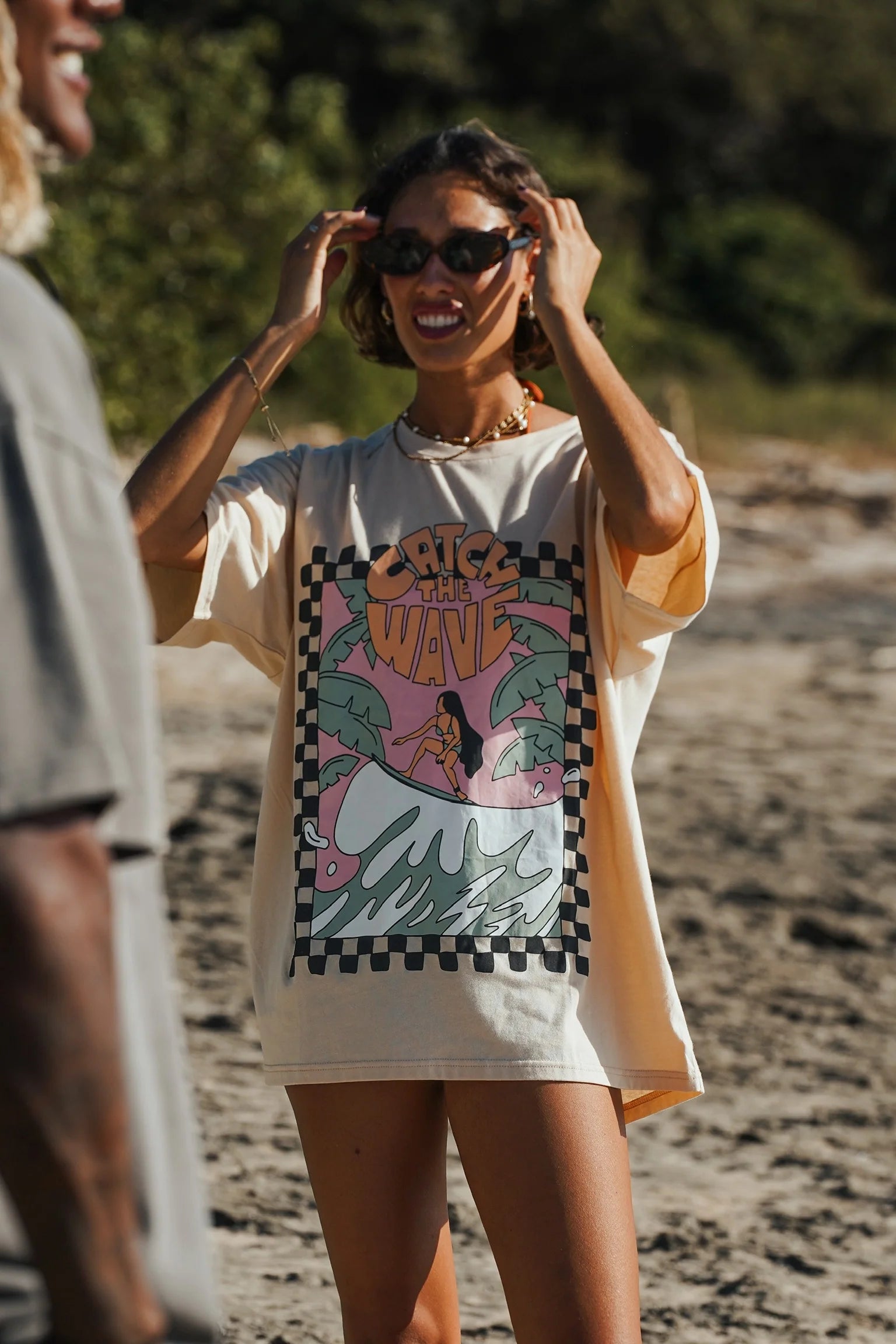 NOTICE THE RECKLESS W CATCH THE WAVE OVRERSIZED TEE
