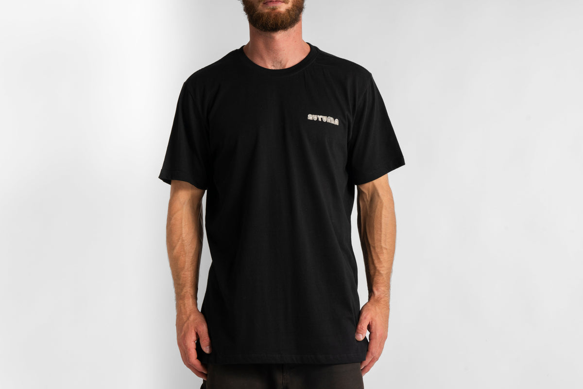 AUTUMN SOY FOLIAGE SS TEE BLACK