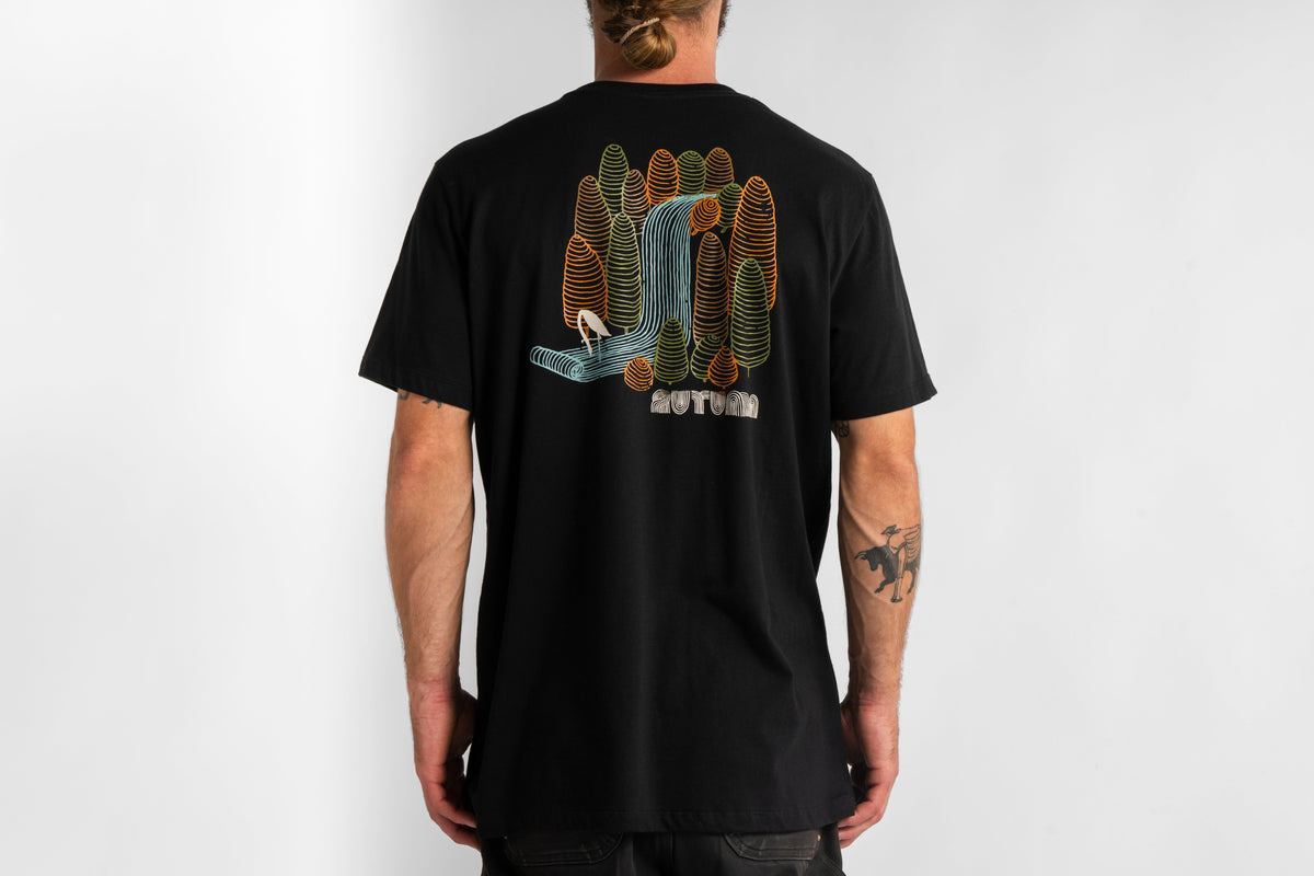 AUTUMN SOY FOLIAGE SS TEE BLACK dos