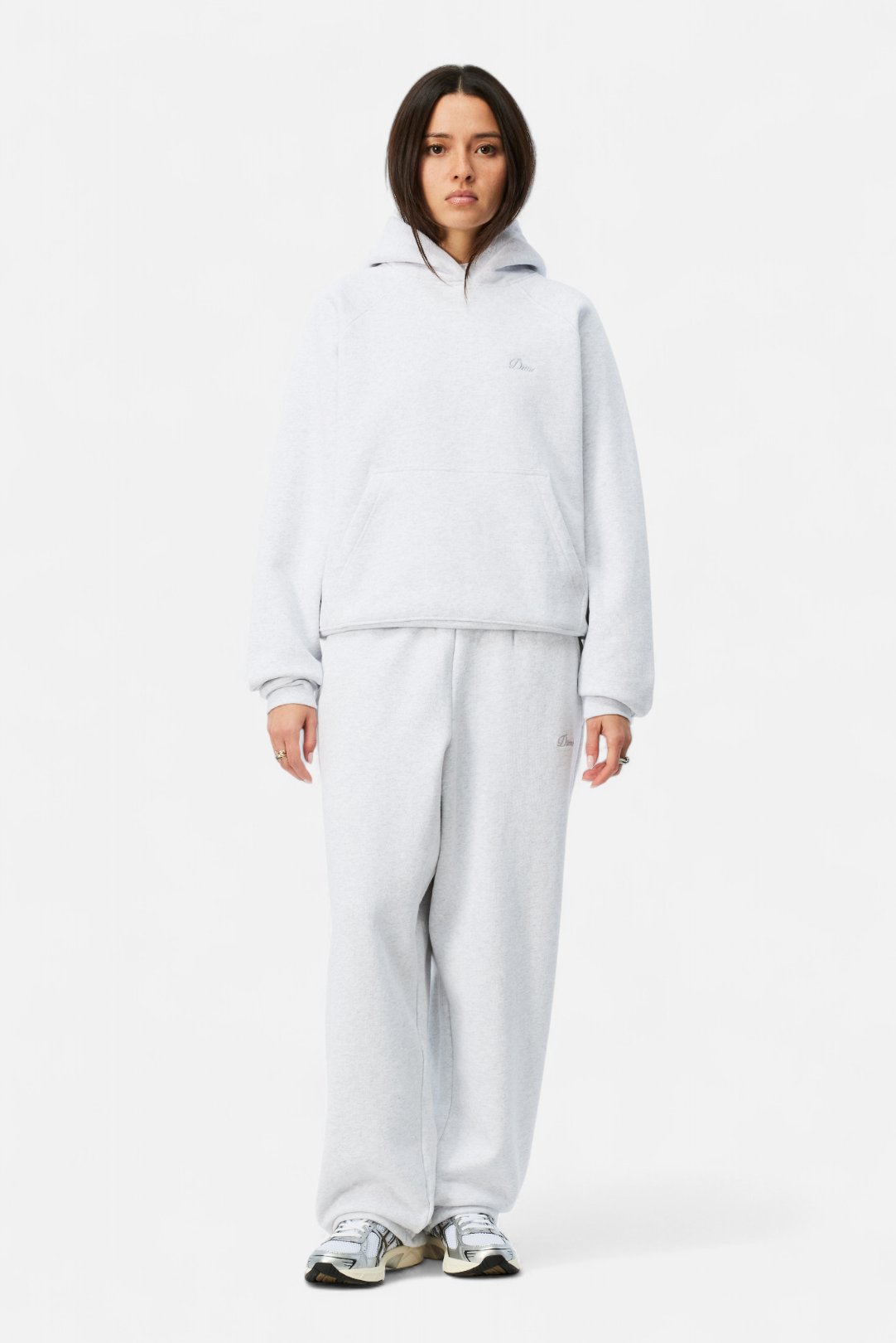 Dime Cursive Small Logo Hoodie Cendré - Look 1