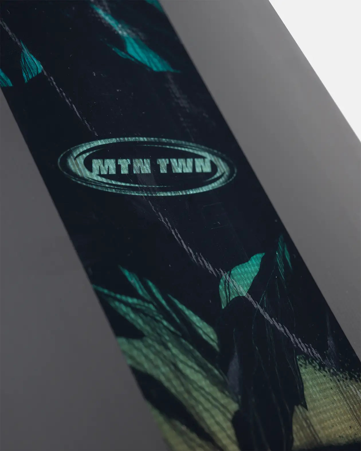 JONES MOUNTAIN TWIN SNOWBOARD 2026