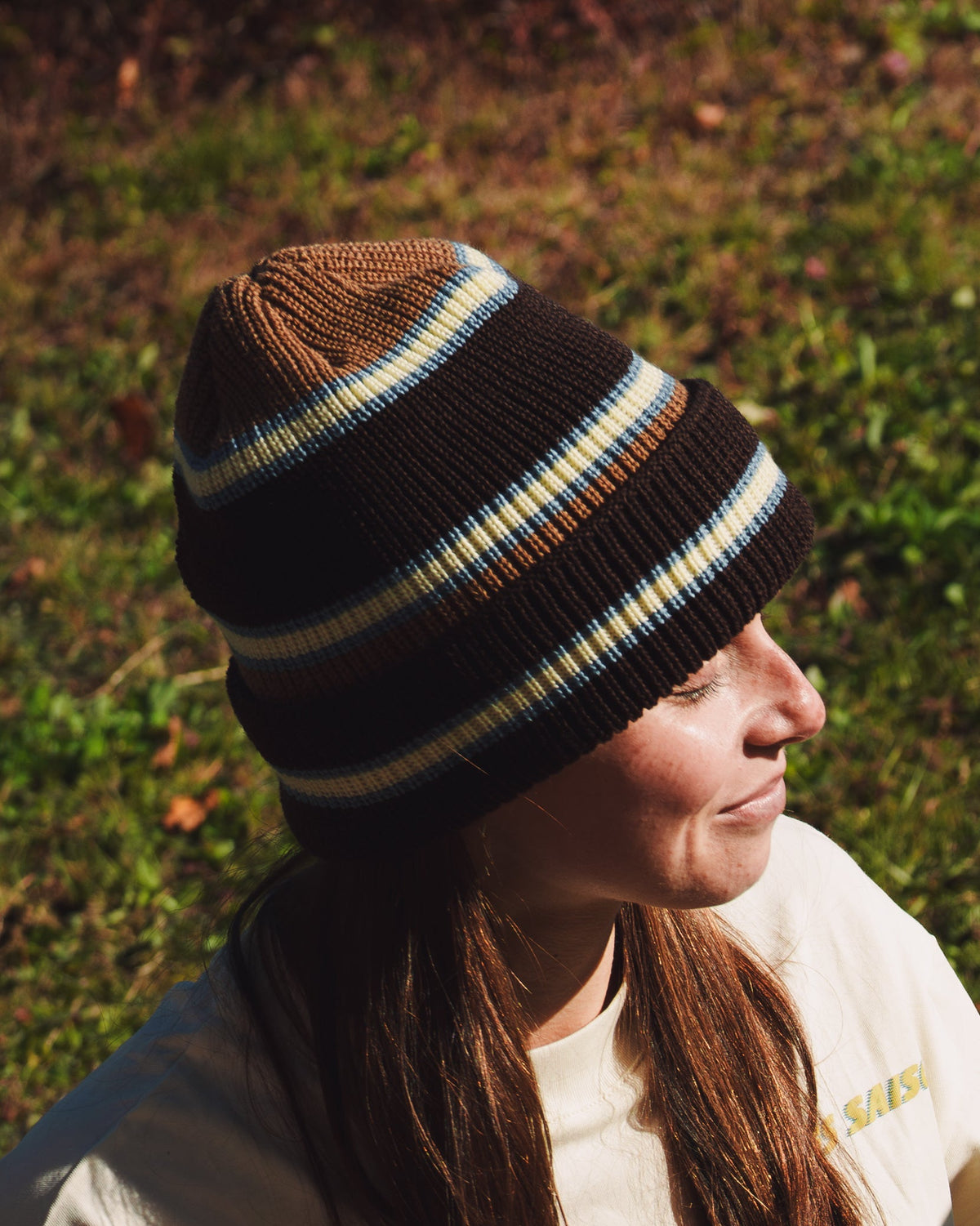Tuque Les Saisons Retro Lines Brown portée