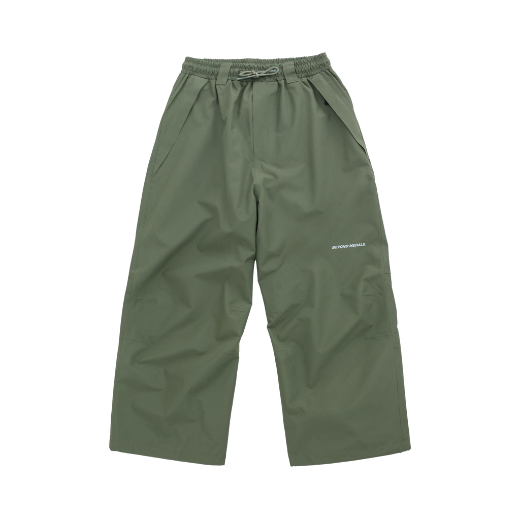Beyond Medals Park Pants Dark Green — de face, à plat