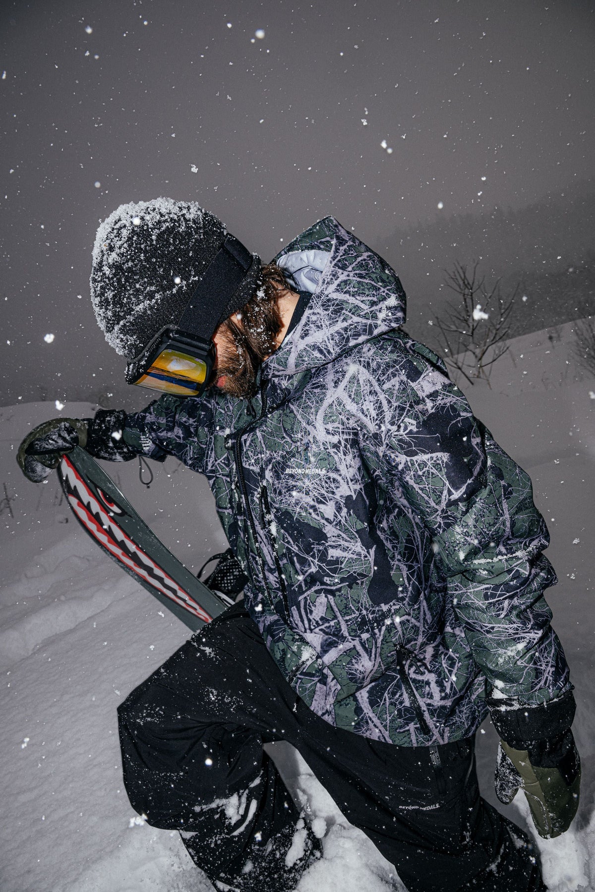 Beyond Medals Pro Tech Jacket Print 3L — porté en snowboard
