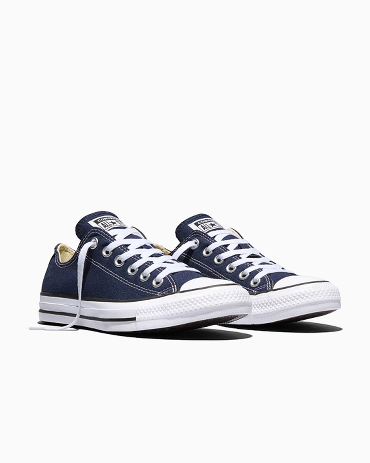 Converse Chuck Taylor All Star Low Navy M9697C — paire vue de trois quarts avant