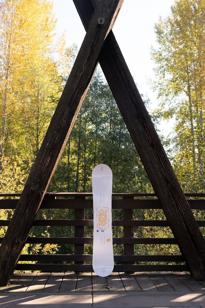 GNU M HEAD SPACE SNOWBOARD - Boutique Homies