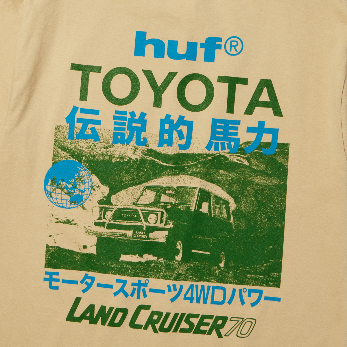 T-shirt HUF x Toyota Land Cruiser 70 Sand, couleur sable — détail de l'imprimé Land Cruiser 70 au dos.