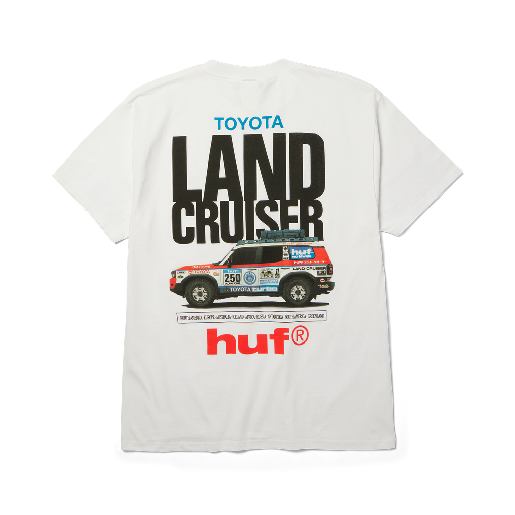 T-shirt HUF x Toyota Land Cruiser Rally blanc — vue de dos avec imprimé du véhicule de rallye.