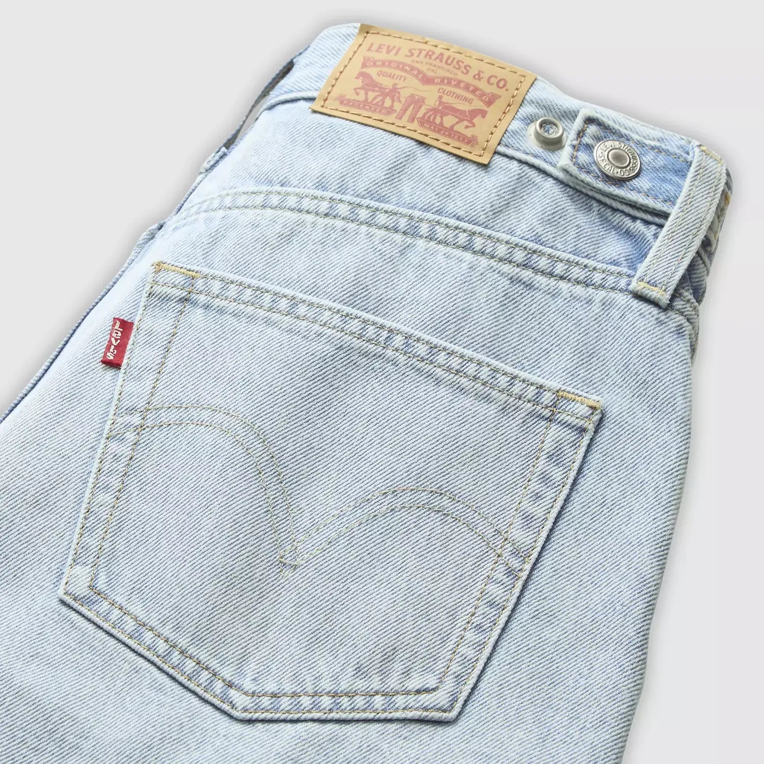 LEVI'S W CINCH MID-THIGH SHORT