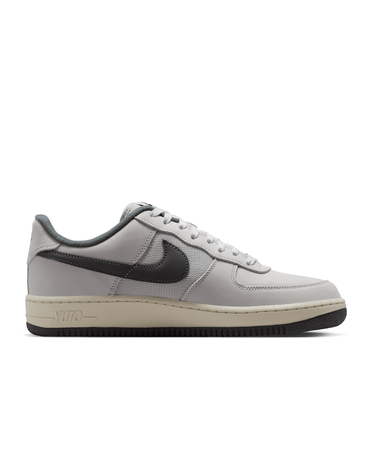 NIKE SB AIR FORCE 1 X YUTO