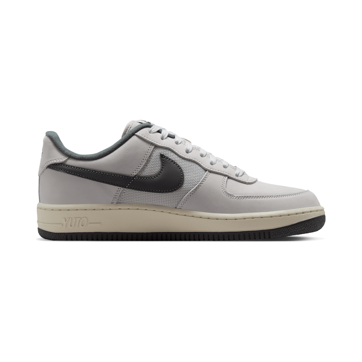 NIKE SB AIR FORCE 1 X YUTO