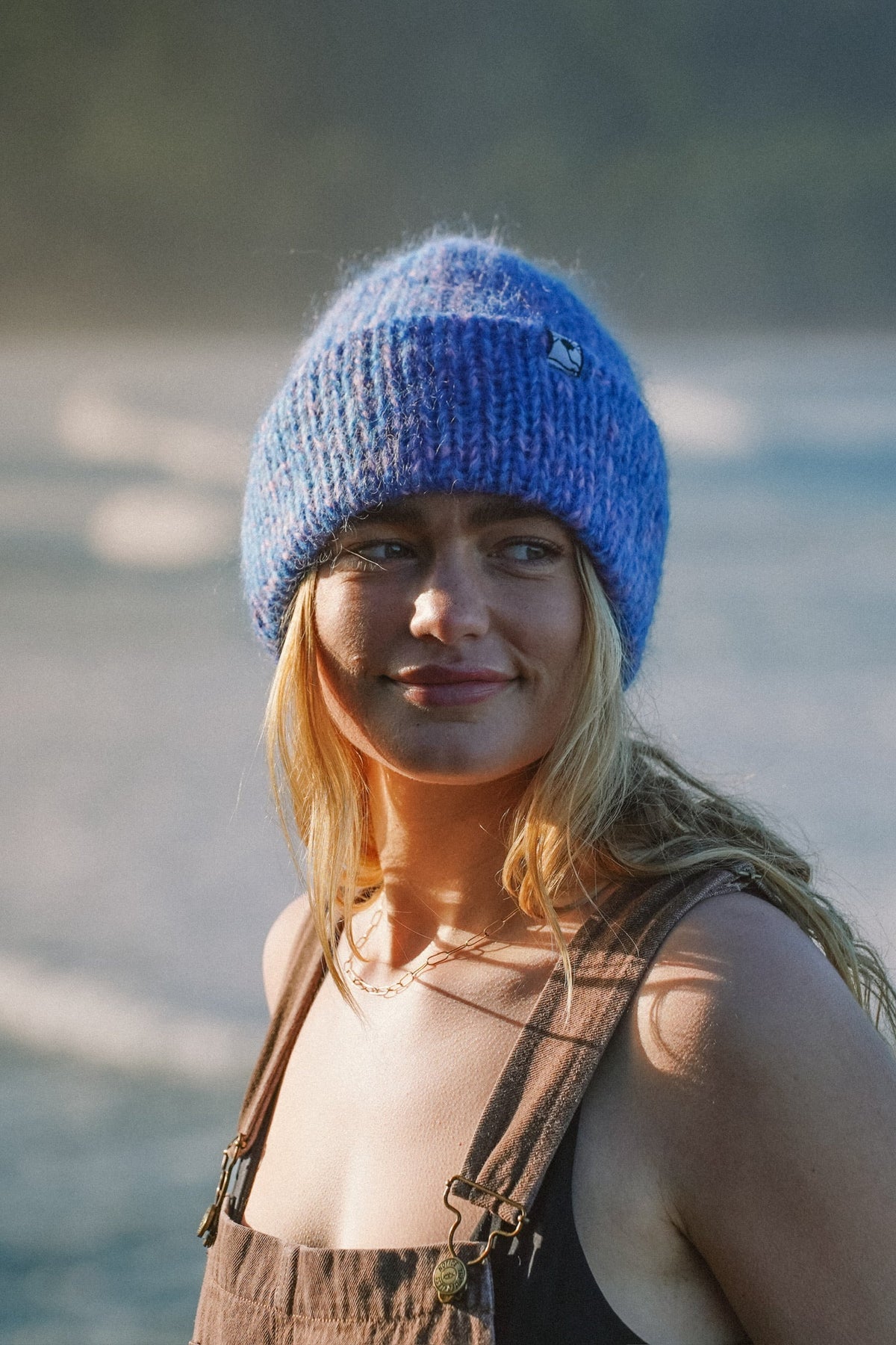 Notice Sky Bloom Mohair Beanie — portée à l’extérieur