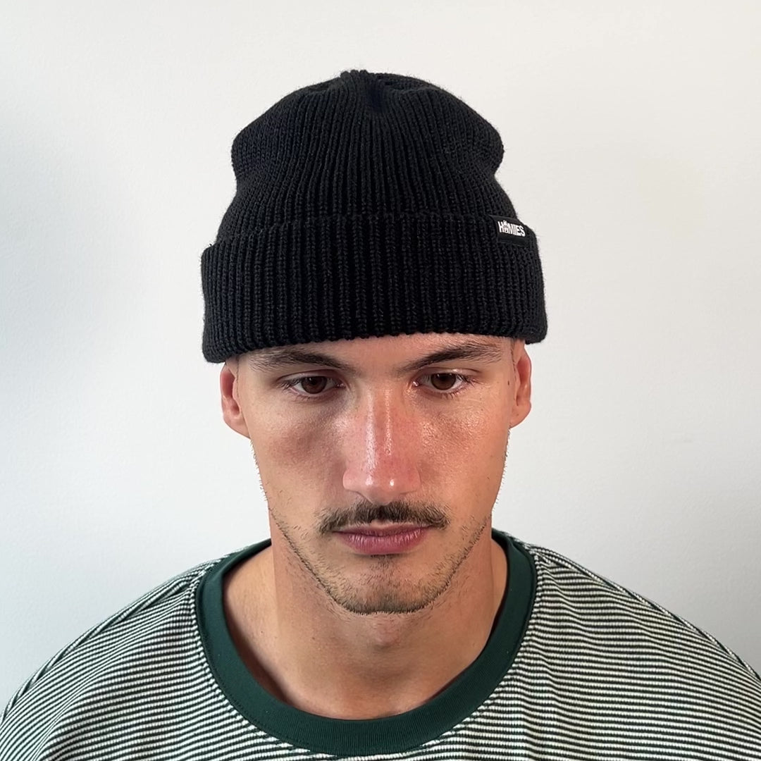 Charger la vidéo : HOMIES SHORTY BEANIE
