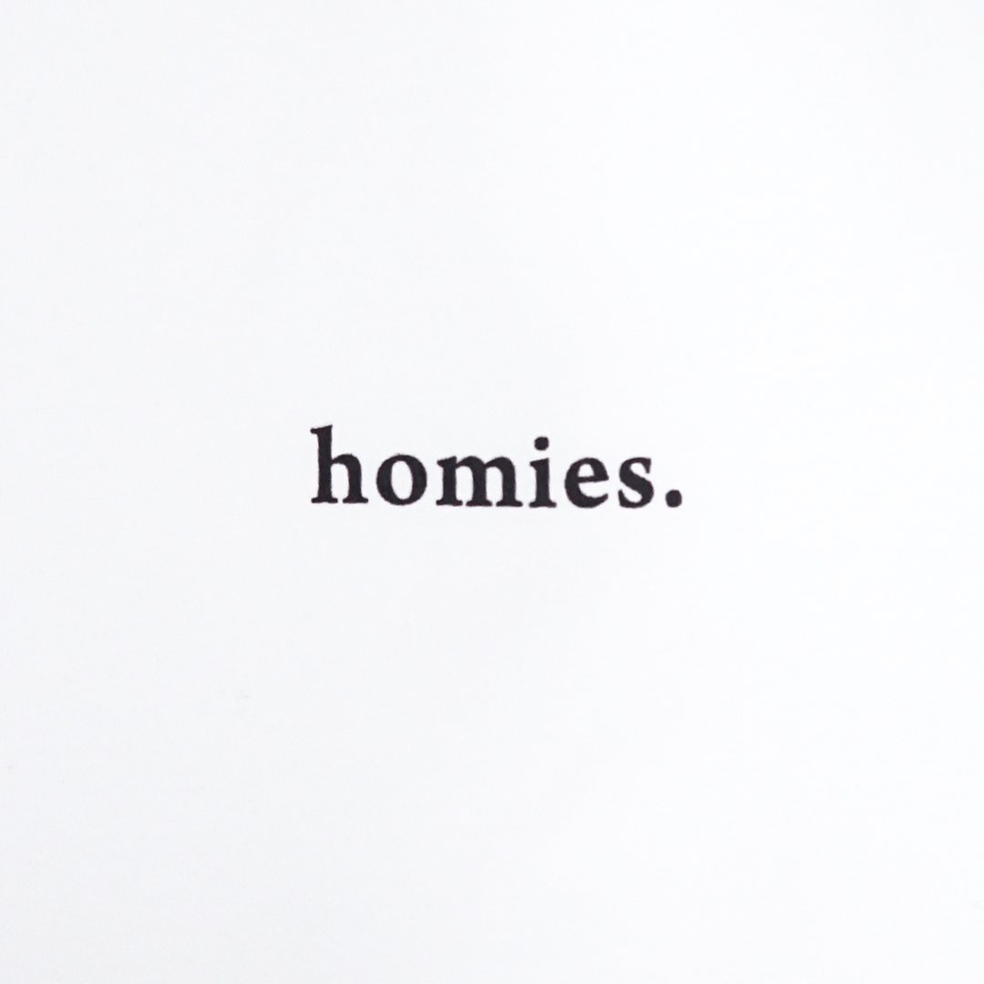 HOMIES SERIF TEE - Boutique Homies