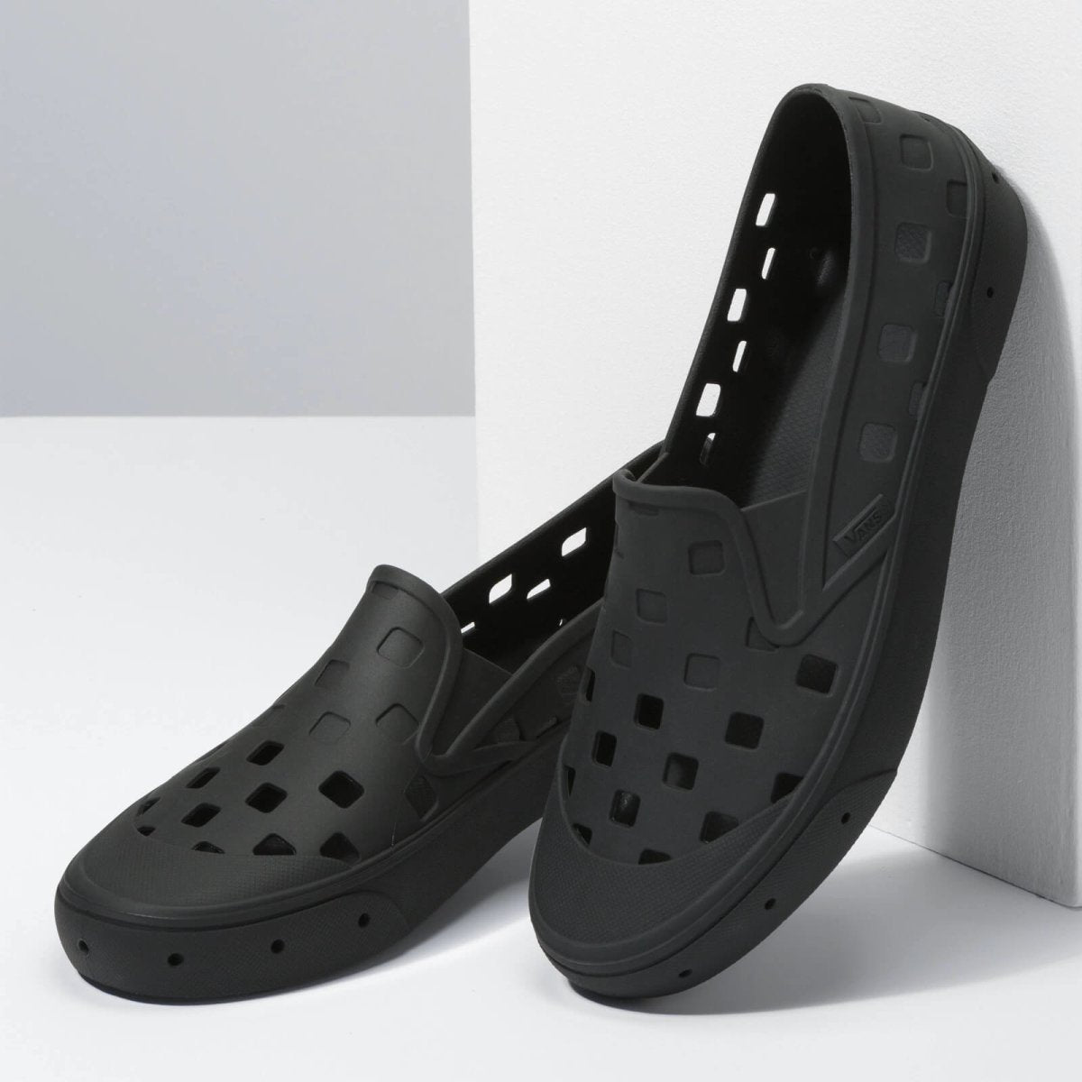VANS SLIP ON TREK - Boutique Homies