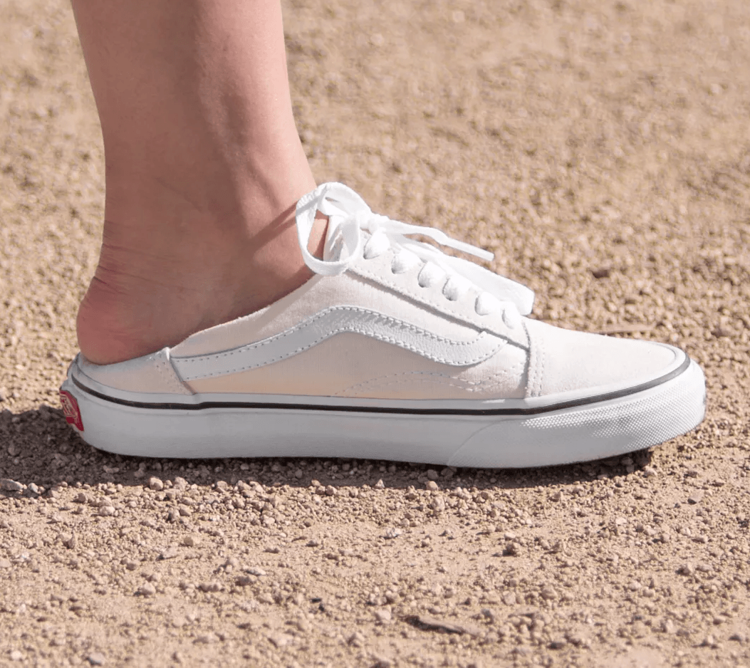 Vans old skool top mule on feet